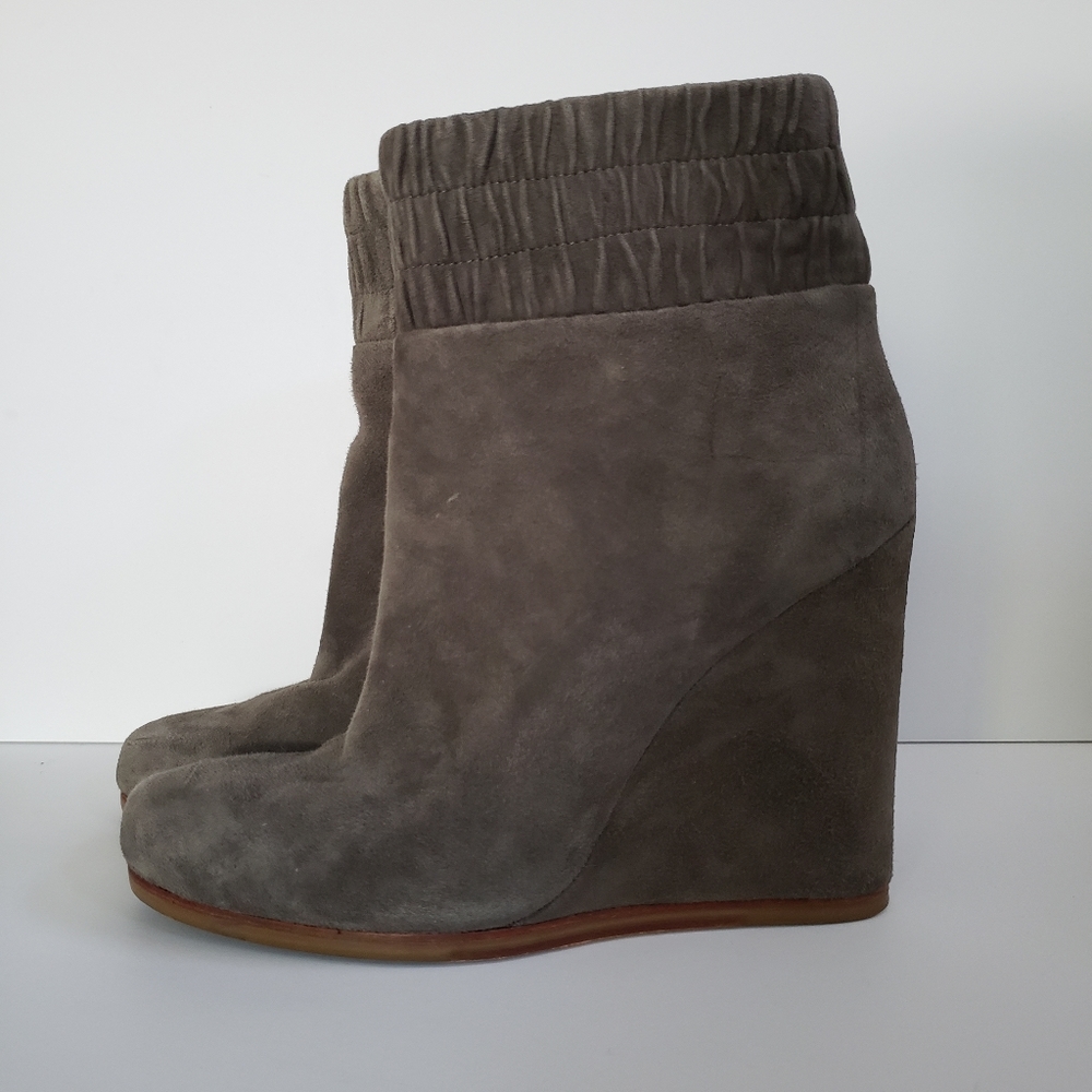 Dolce Vita grey wedge bootie with elastic scrunch ankle detail - 8